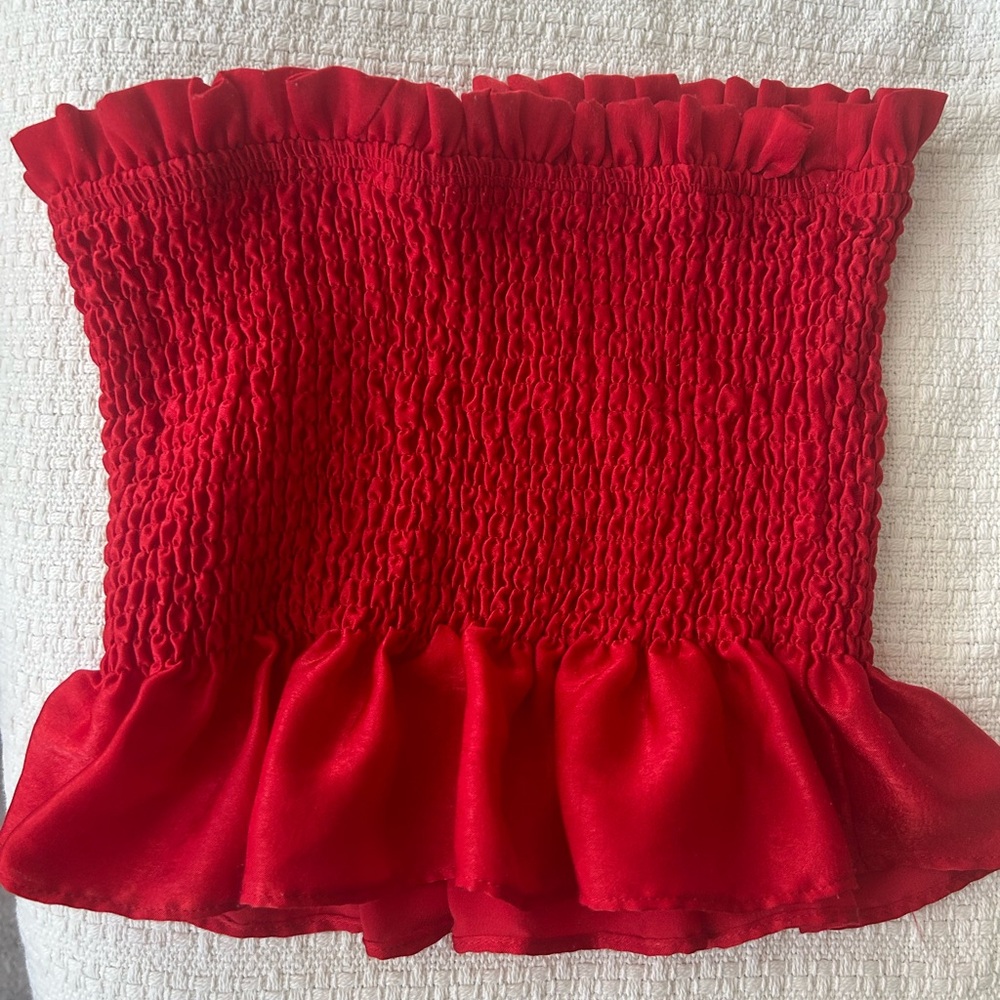Red strapless ruffle shirt